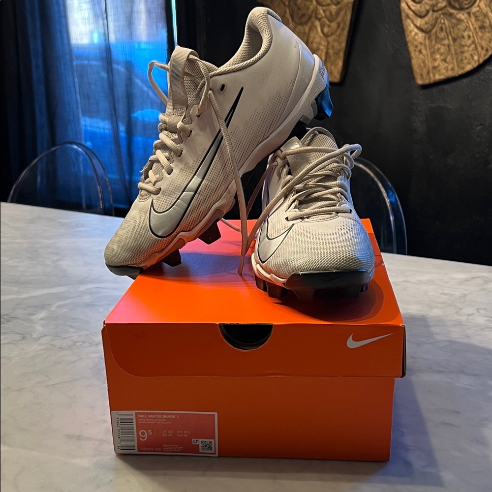 Nike vapor shark 3 football cleats. Men’s 9.5. White.